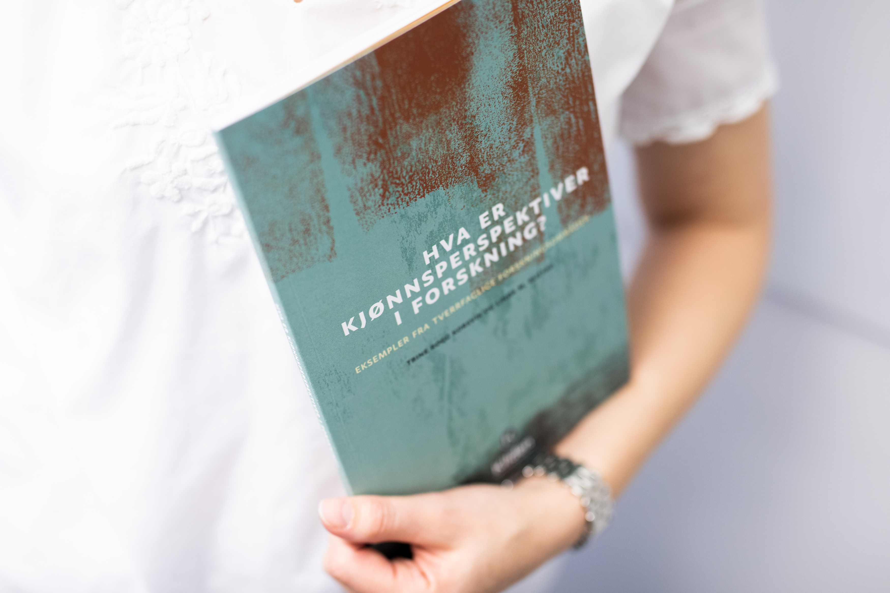 Bilde av forsiden på Kildens bok om kjønnsperspektiver i forskning