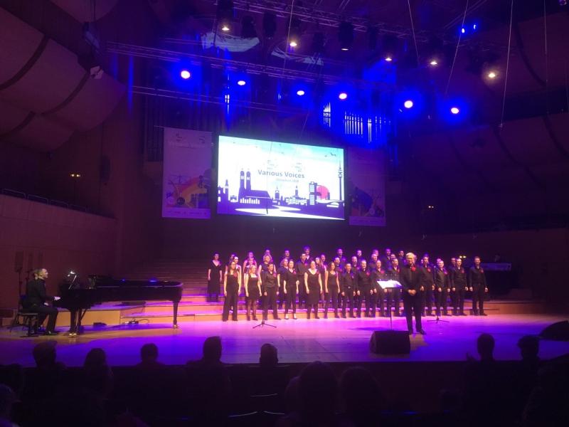 Koret Pink Singers på Various Voices-festival
