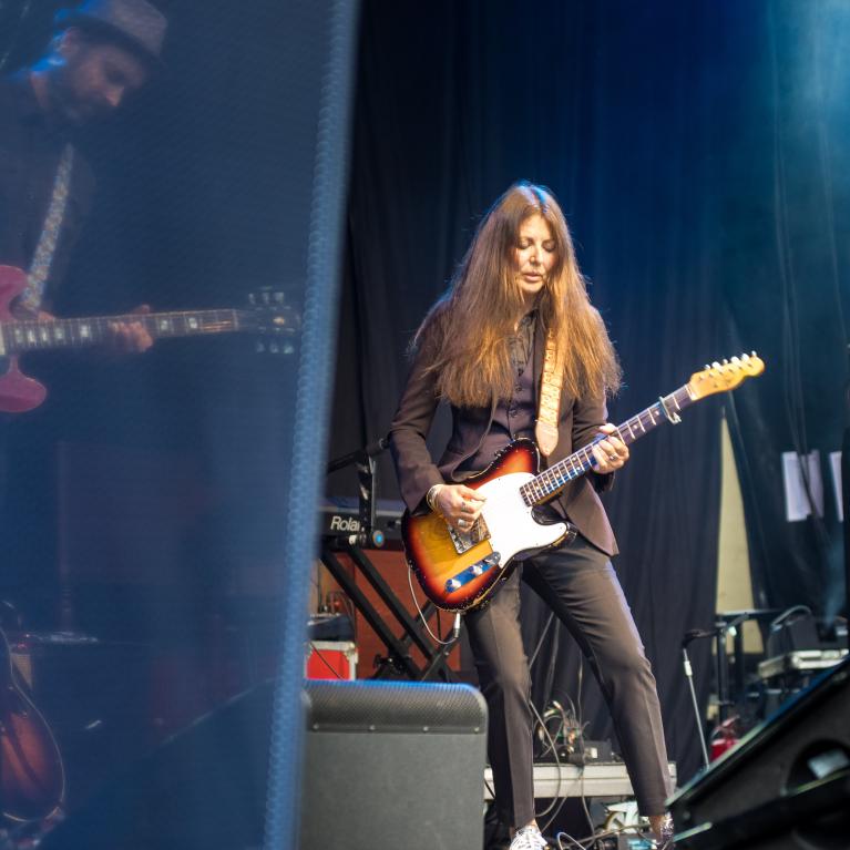 Claudia Scott spiller på Lægreidfest i 2021