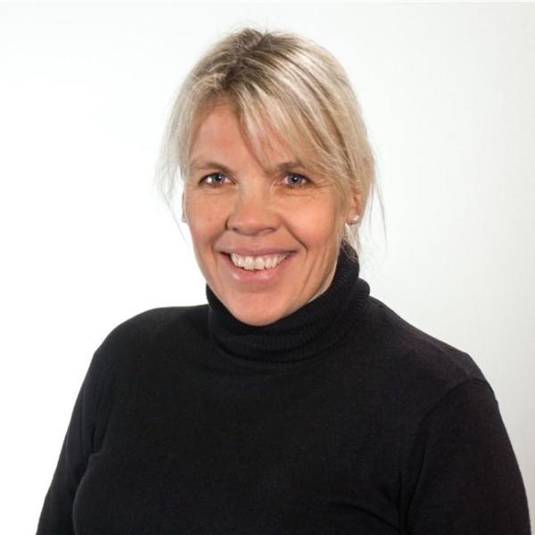 Kari Ingstad har vært utvalgsmedlem og er sykepleier og professor i sosiologi ved Nord universitet